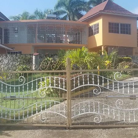 Chaudhry Holiday House Бухта Монтего Экстерьер фото