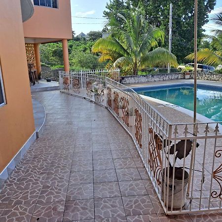 Chaudhry Holiday House Бухта Монтего Экстерьер фото