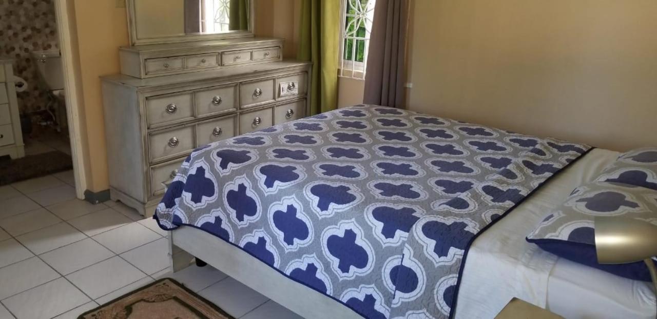Chaudhry Holiday House Бухта Монтего Экстерьер фото