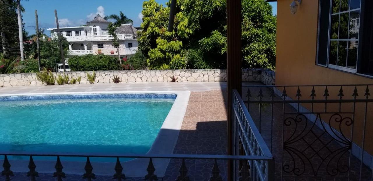 Chaudhry Holiday House Бухта Монтего Экстерьер фото
