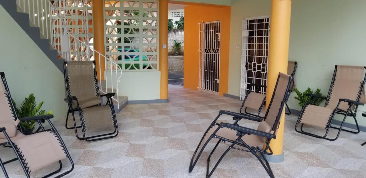 Chaudhry Holiday House Бухта Монтего Экстерьер фото