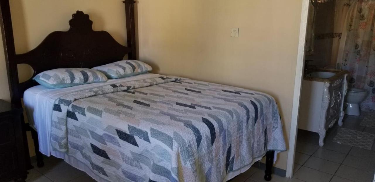 Chaudhry Holiday House Бухта Монтего Экстерьер фото