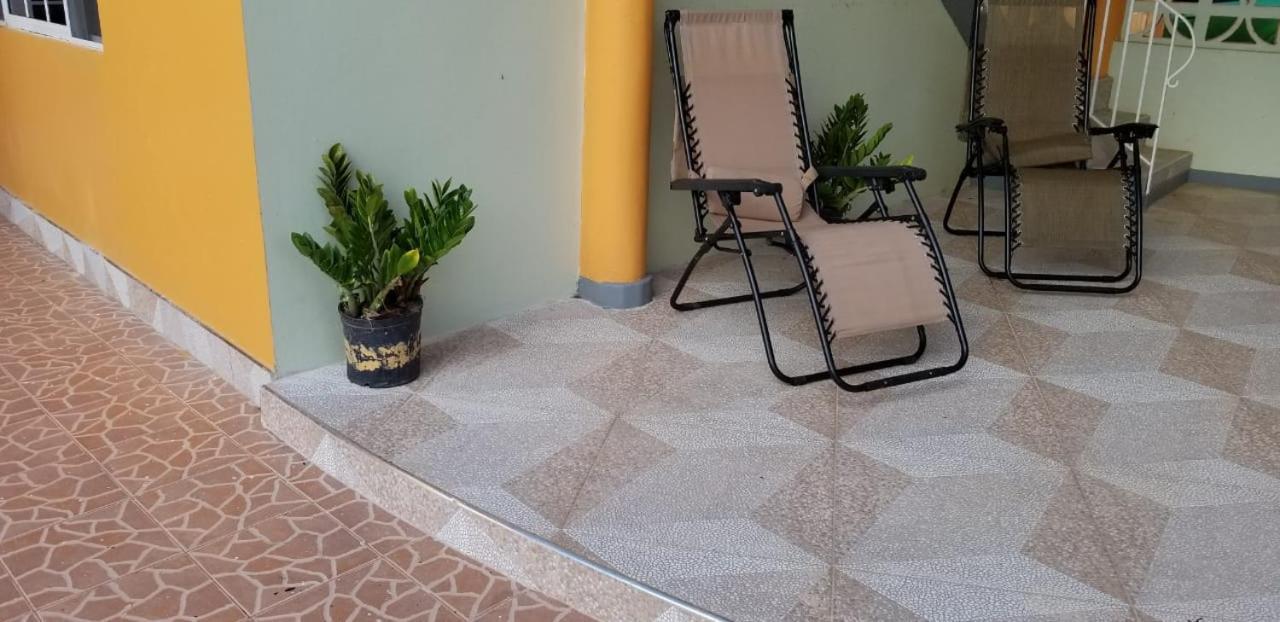 Chaudhry Holiday House Бухта Монтего Экстерьер фото