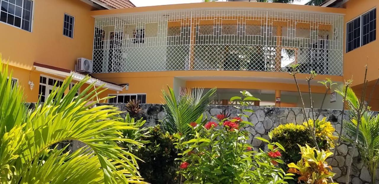 Chaudhry Holiday House Бухта Монтего Экстерьер фото