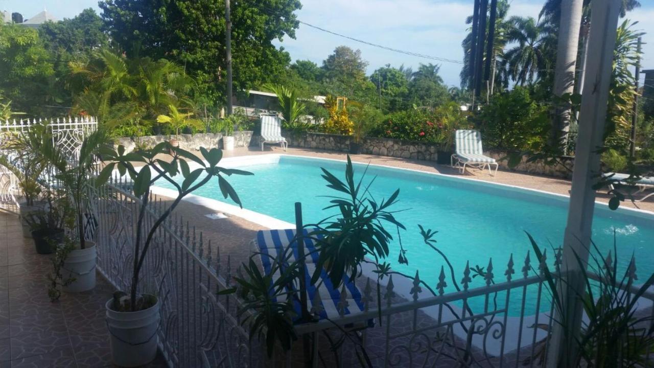 Chaudhry Holiday House Бухта Монтего Экстерьер фото