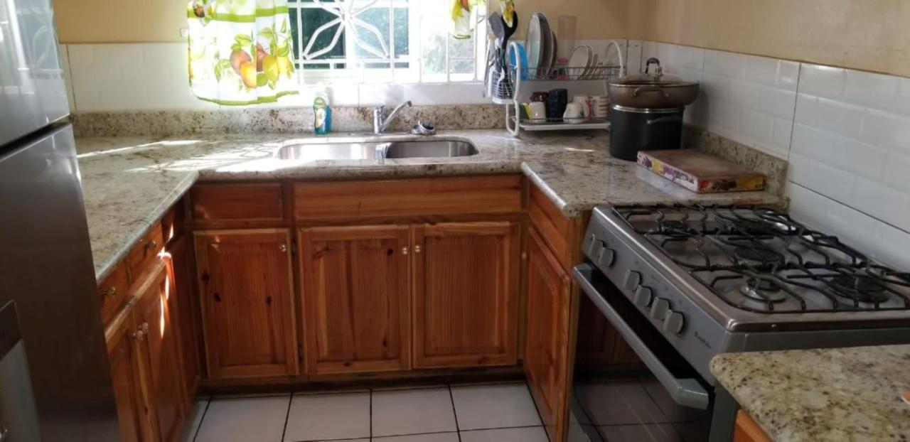 Chaudhry Holiday House Бухта Монтего Экстерьер фото
