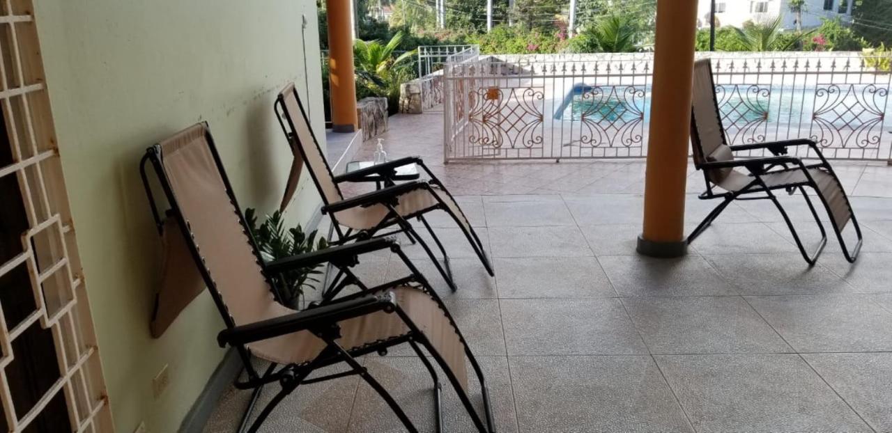 Chaudhry Holiday House Бухта Монтего Экстерьер фото