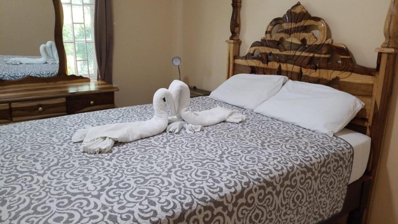 Chaudhry Holiday House Бухта Монтего Экстерьер фото