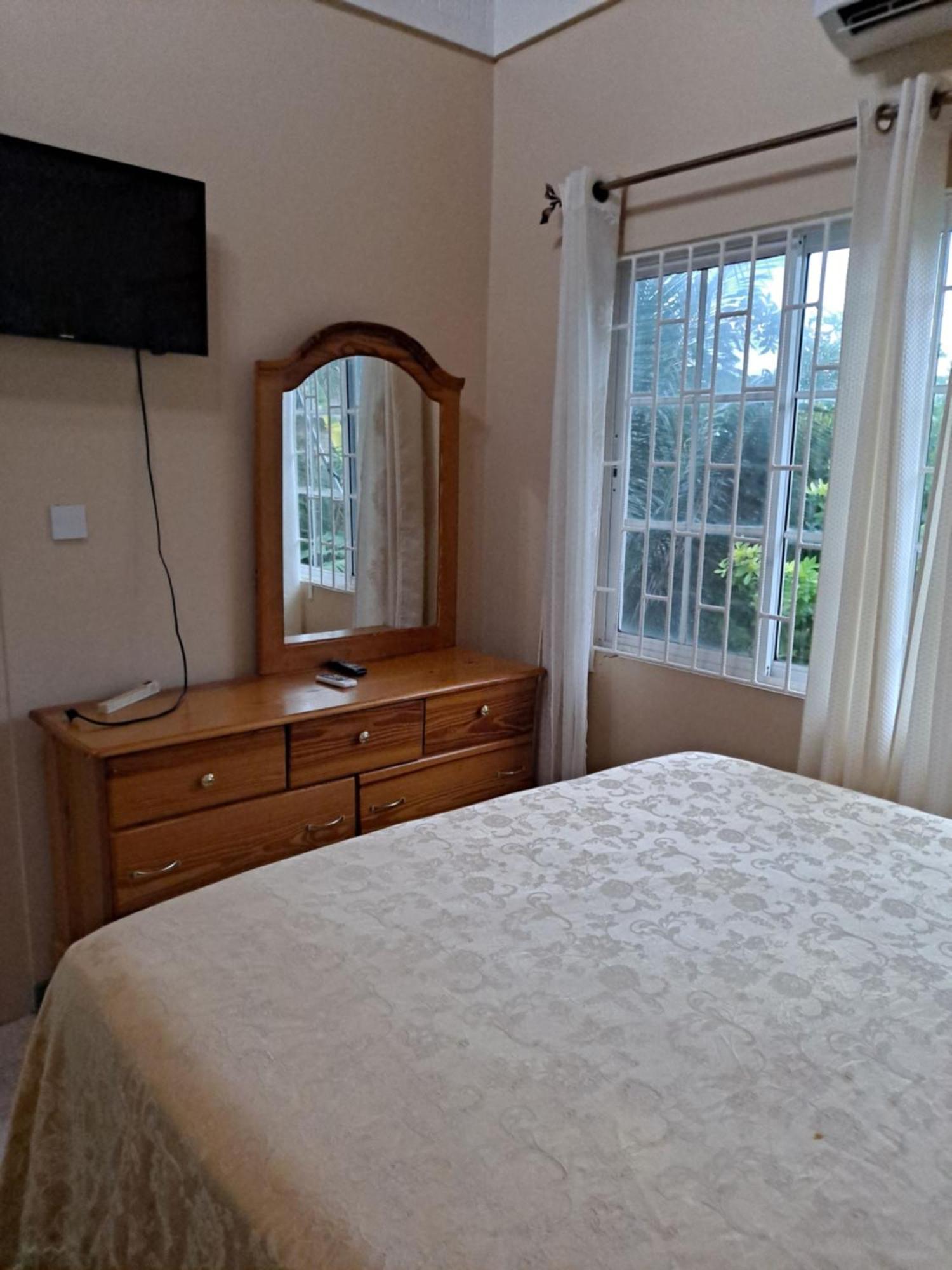 Chaudhry Holiday House Бухта Монтего Экстерьер фото