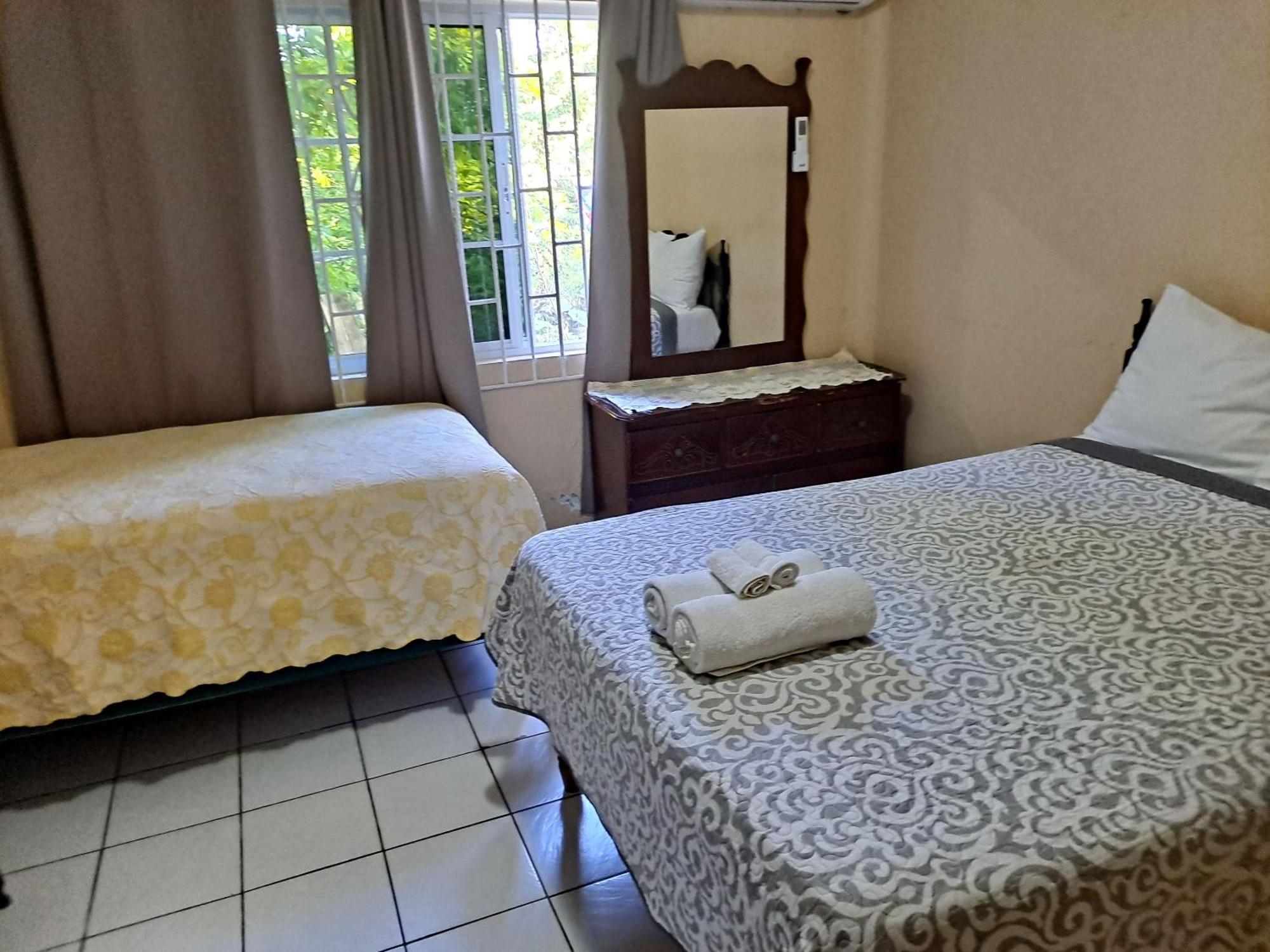 Chaudhry Holiday House Бухта Монтего Экстерьер фото